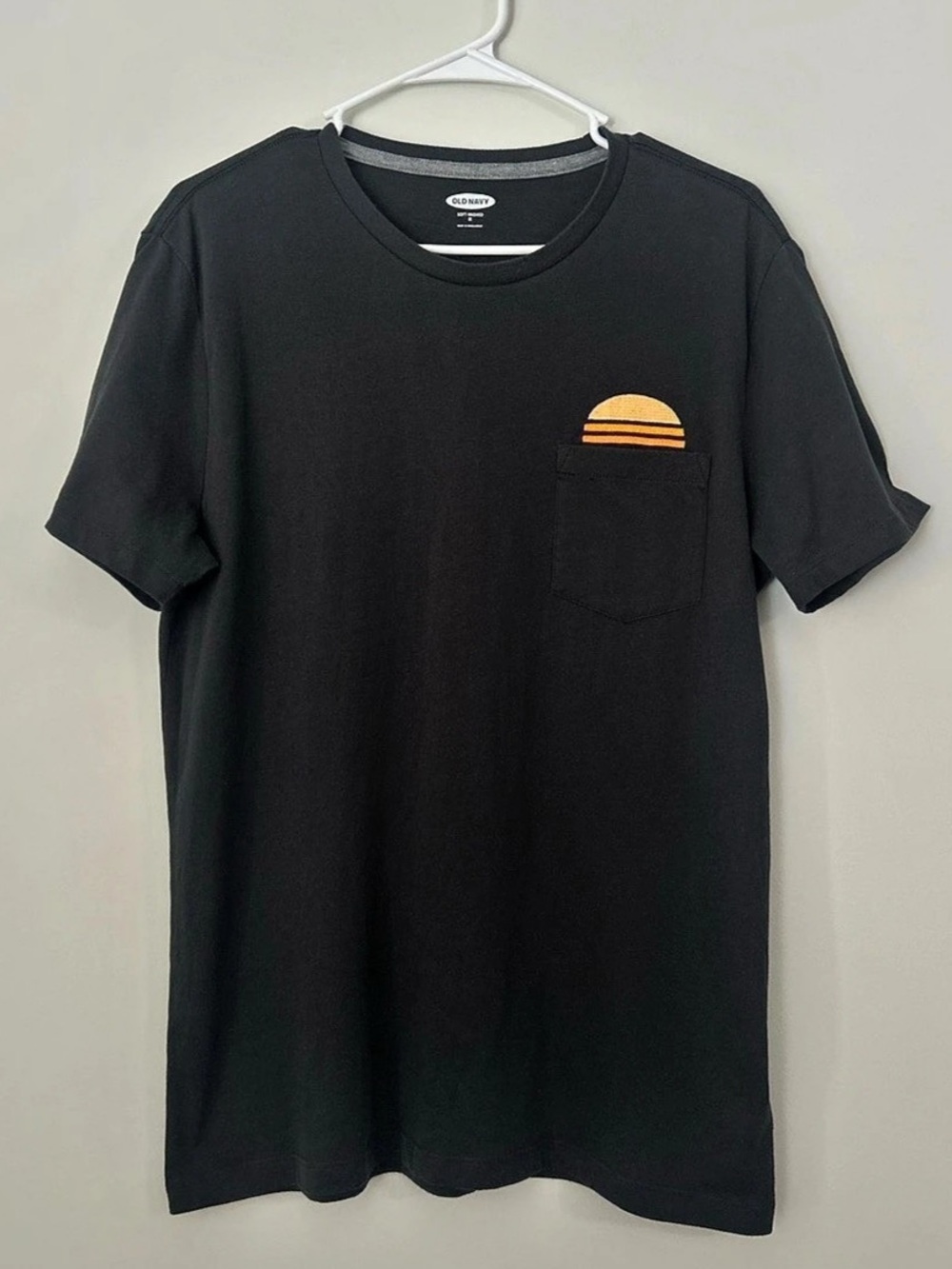 Old Navy Soft-Washed Graphic Chest-Pocket Tee Men's Black Size Medium